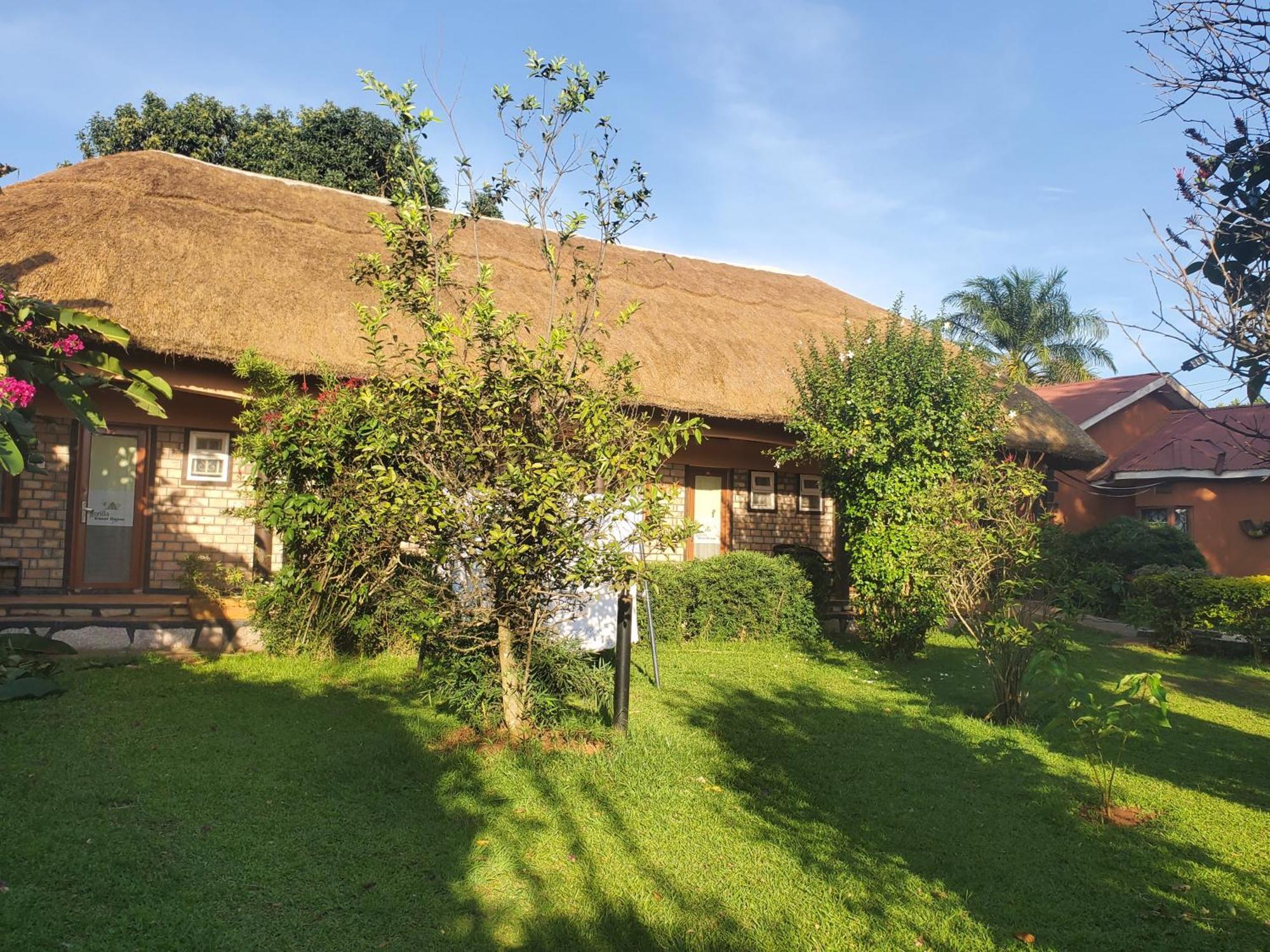 Gorilla African Guest House Энтеббе Экстерьер фото