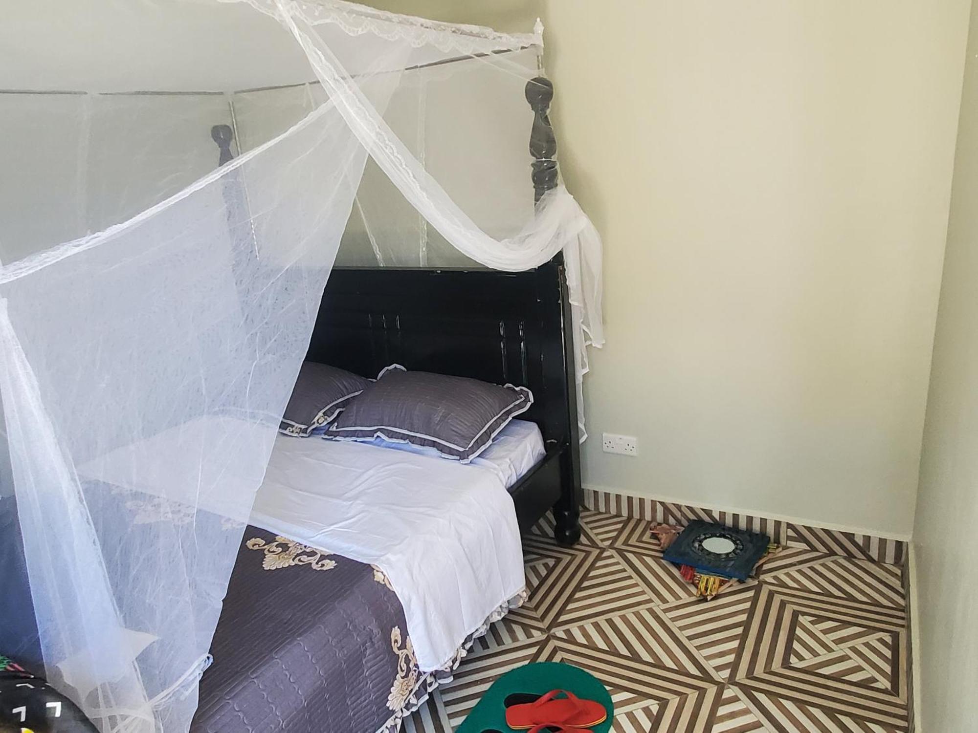 Gorilla African Guest House Энтеббе Экстерьер фото