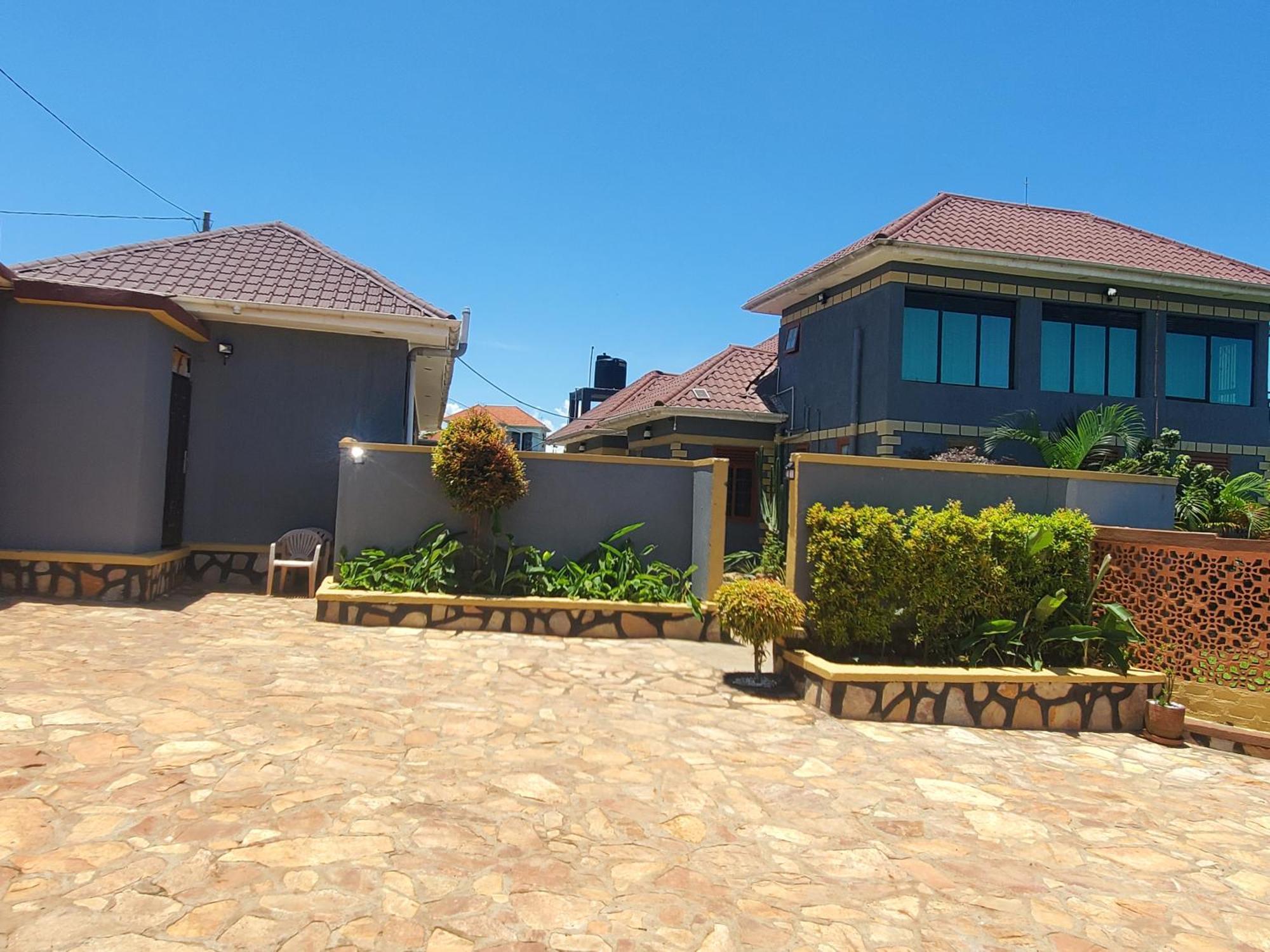 Gorilla African Guest House Энтеббе Экстерьер фото