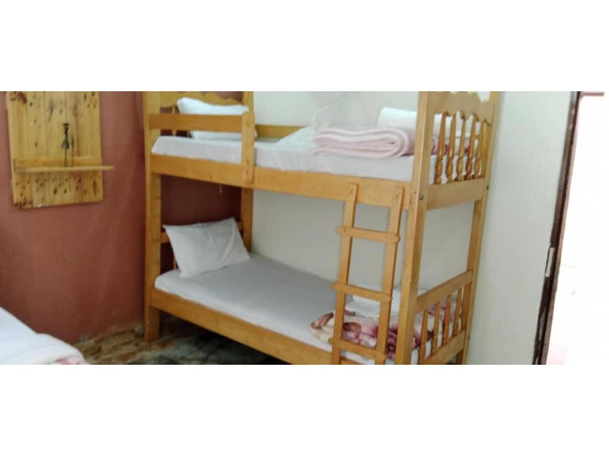 Gorilla African Guest House Энтеббе Экстерьер фото