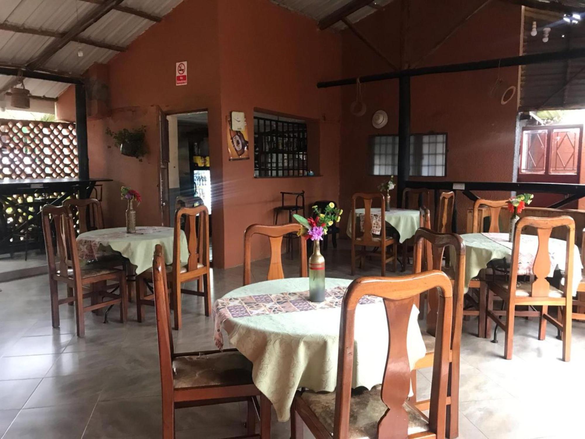 Gorilla African Guest House Энтеббе Экстерьер фото