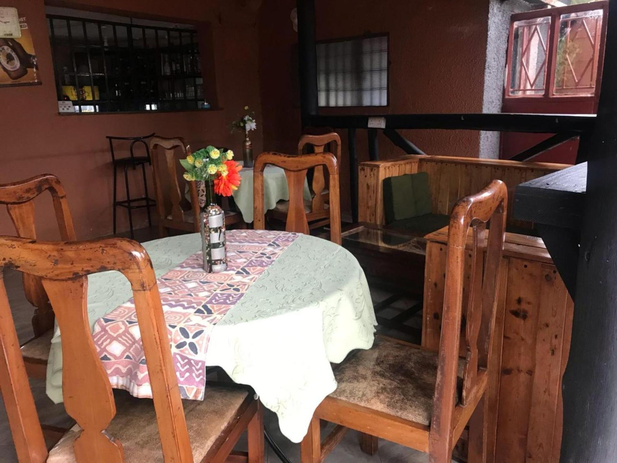 Gorilla African Guest House Энтеббе Экстерьер фото